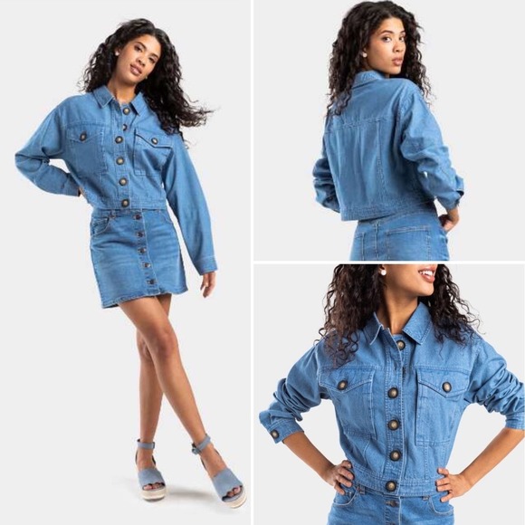 Francesca's Light Cropped Denim Jacket Size Large - Picture 1 of 11